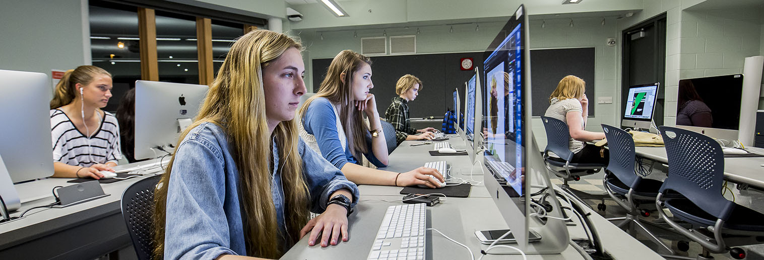 Graphic and Interactive Design, BA & BFA, students in computer lab