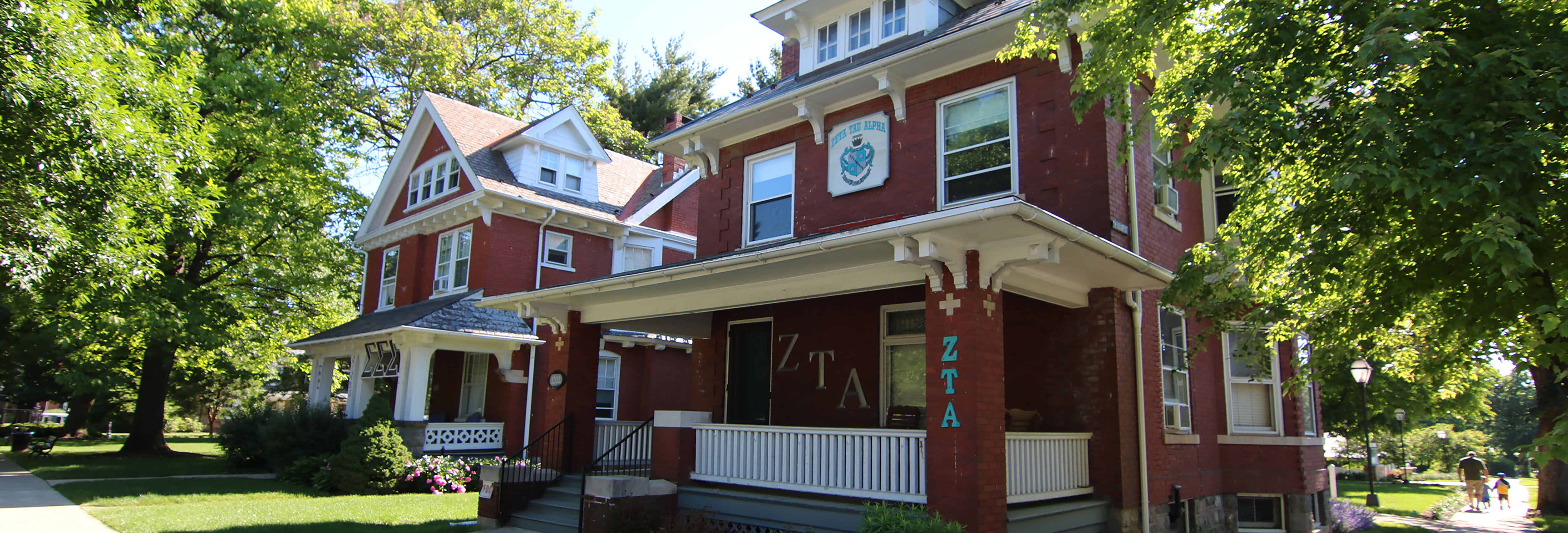 Street photo of ZTA and Sigma houses