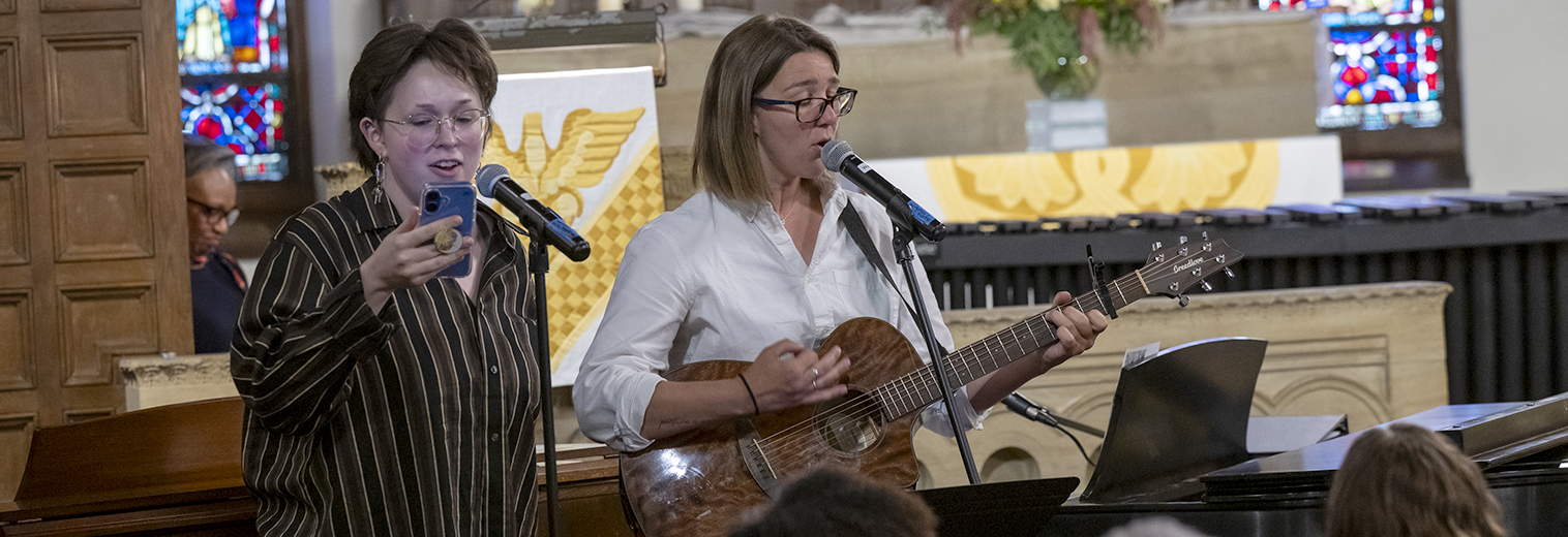 Liz Fulmer sings at LTS