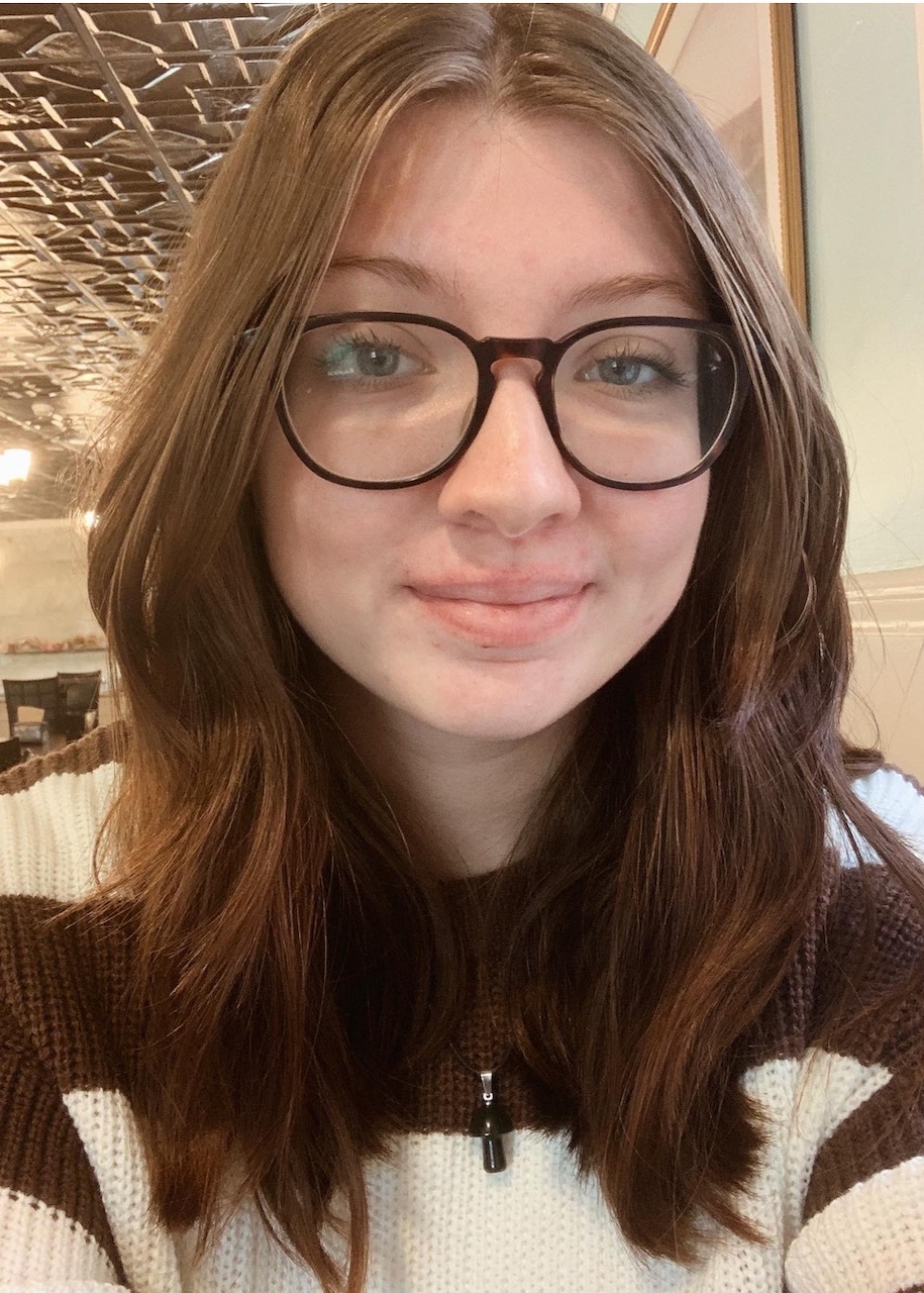 Lola Offenback Headshot