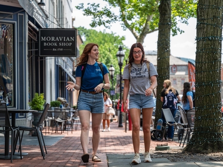 Students walking in Downtown Bethlehem