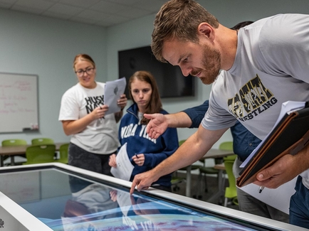 Student in virtual cadaver lab