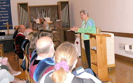 Rev. Dr. Elizabeth Miller S’85 teaching